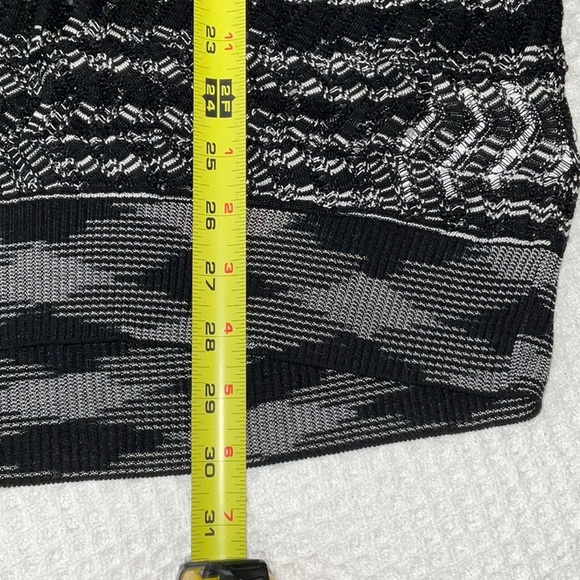 M Missoni, luxury, black & white knit sleeveless top. Made in Italy. Size 44 (8) - Picture 10 of 16